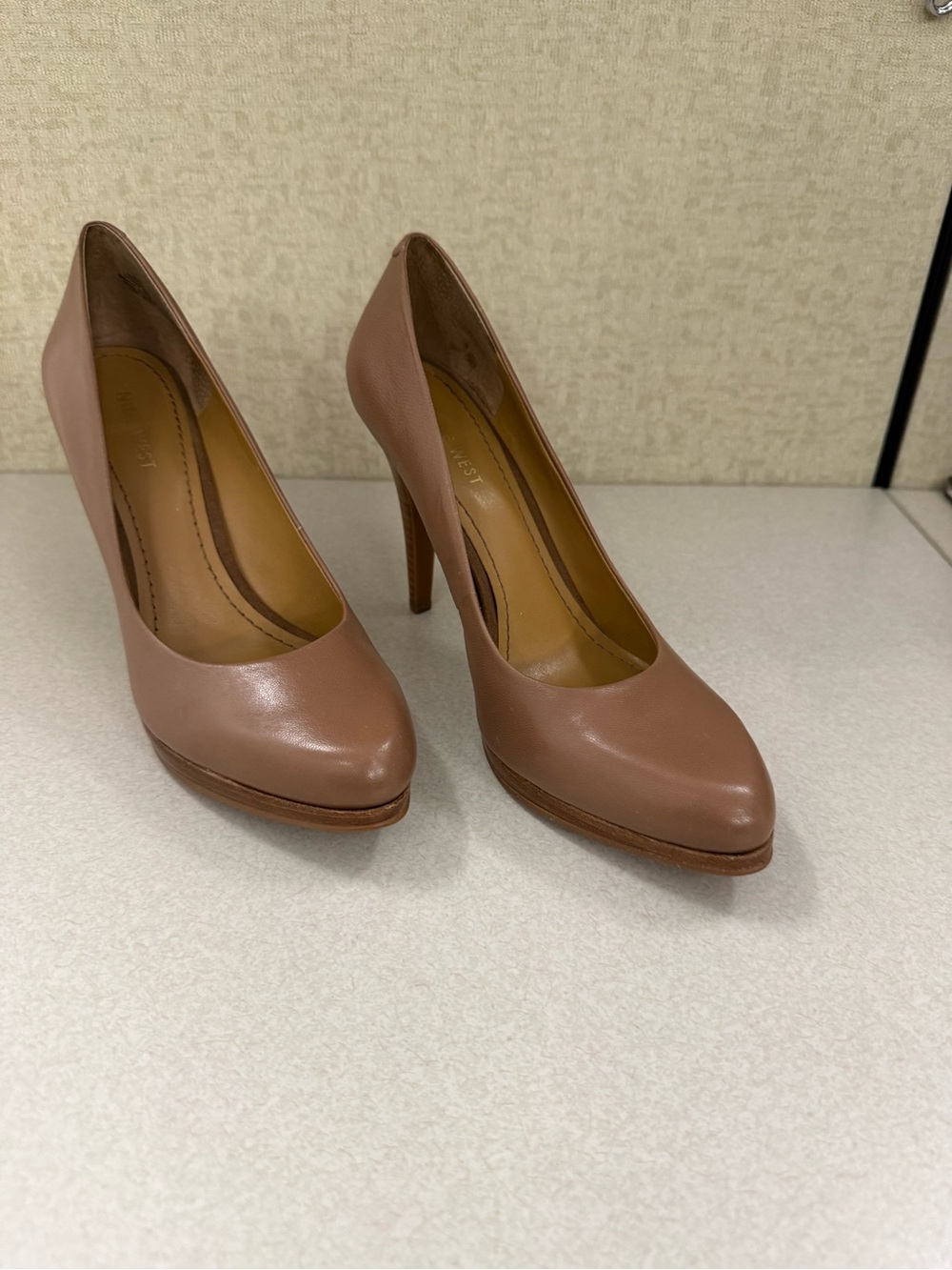 Nine West Cognac Brown Stacked Heel Pumps - Picture 4 of 6